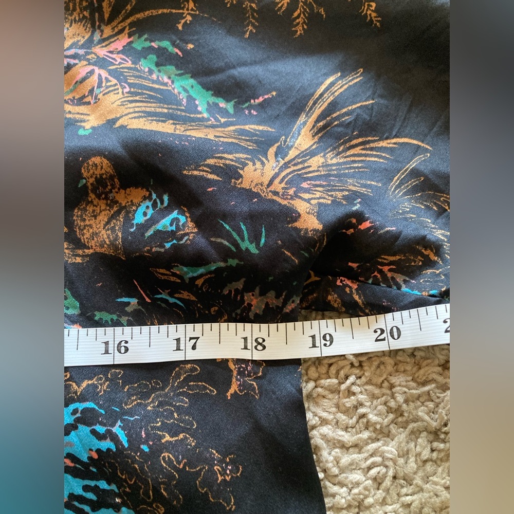 Wilfred Cold Shoulder Short Sleeve 100% Silk Crop Top. Size Small. - Picture 9 of 14